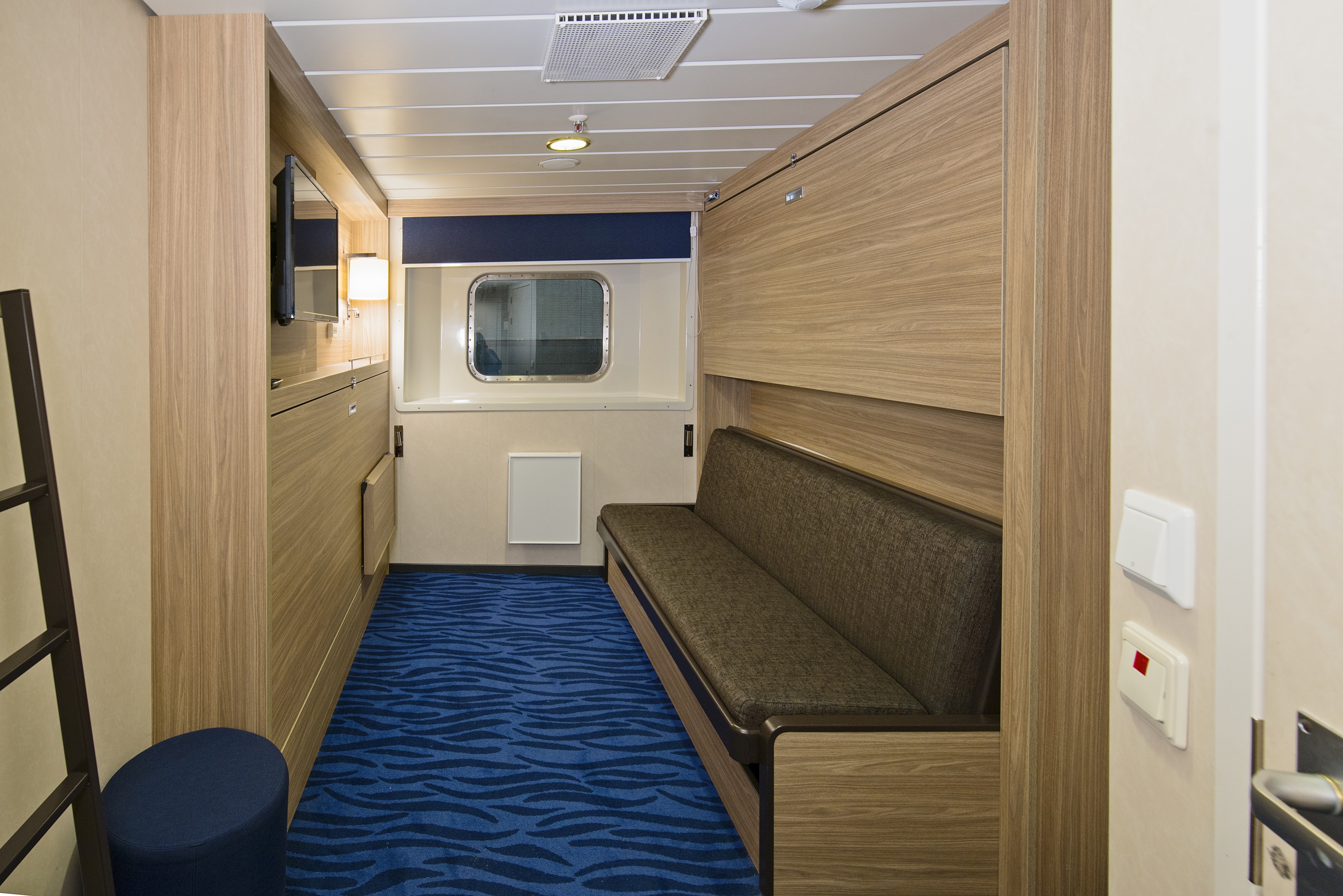 Polar Outside | Middle deck for up to 3 travellers